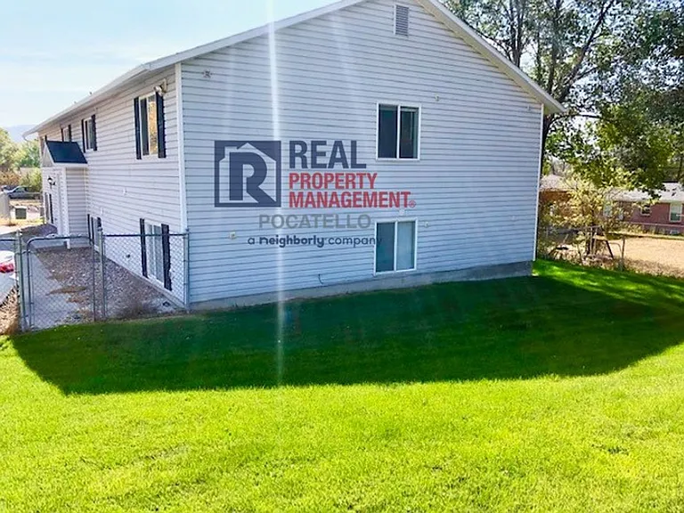 1120 E Poplar St — Photo 14