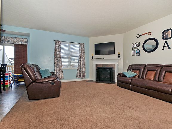 3rd image of 647 Haleigh Woods Ct
