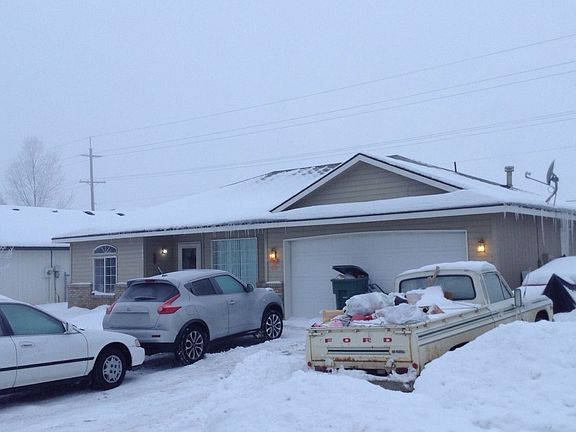 3rd image of 1665 N Foxglove Ln