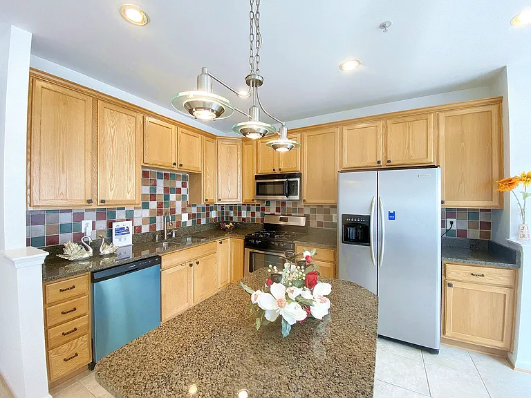 710 Market St E — Photo 15