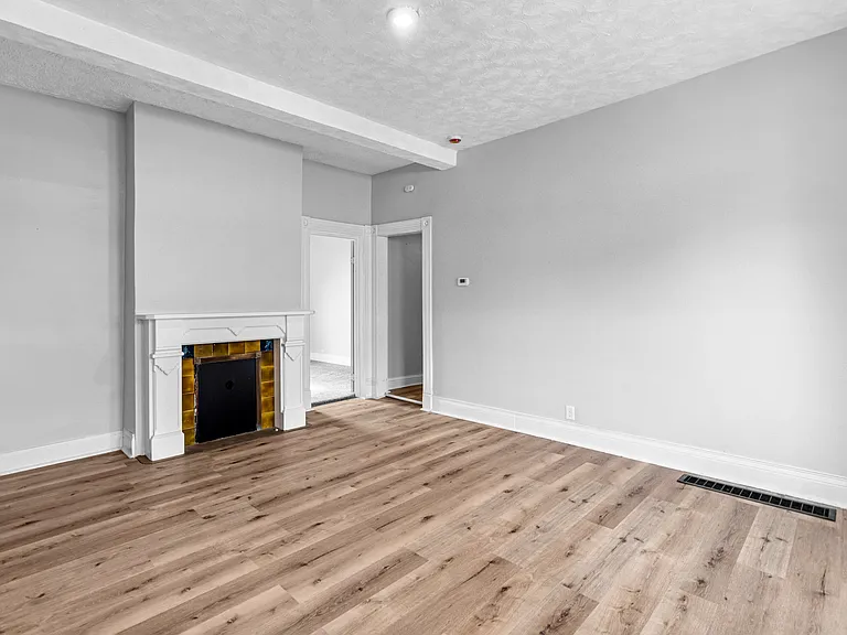 2124 Maple St — Photo 9