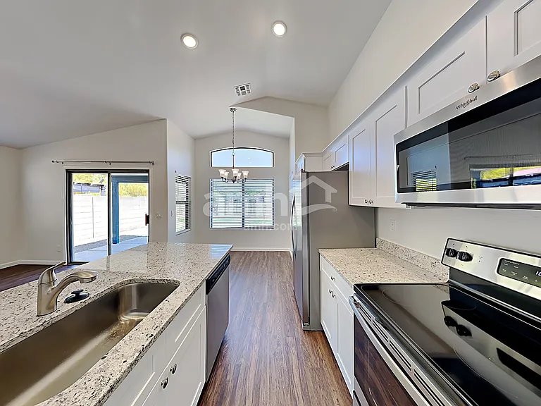 15848 W Jefferson St — Photo 4