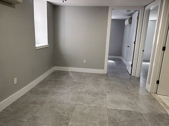 5th image of 2761 Webb Ave #4