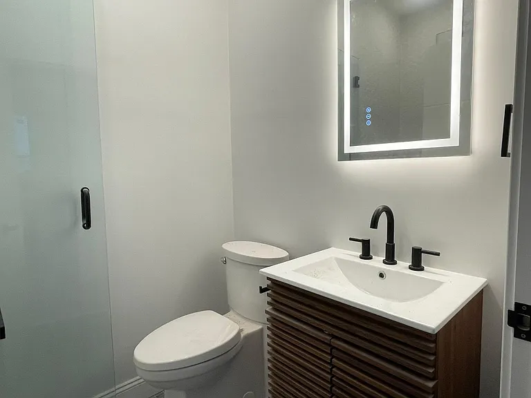 108 Chelsea St #1-R — Photo 7