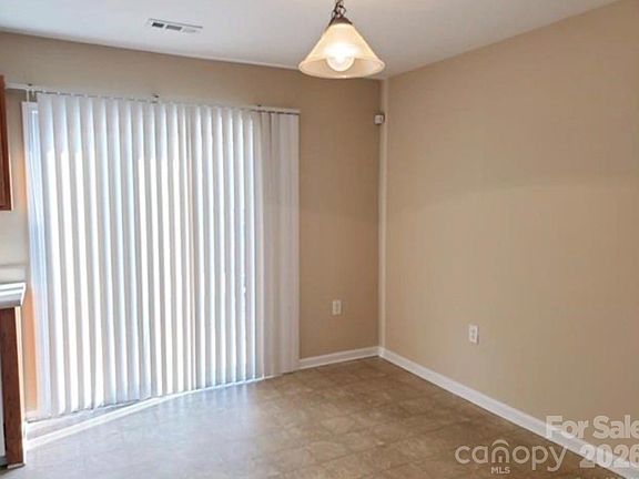 4th image of 3928 Glory St