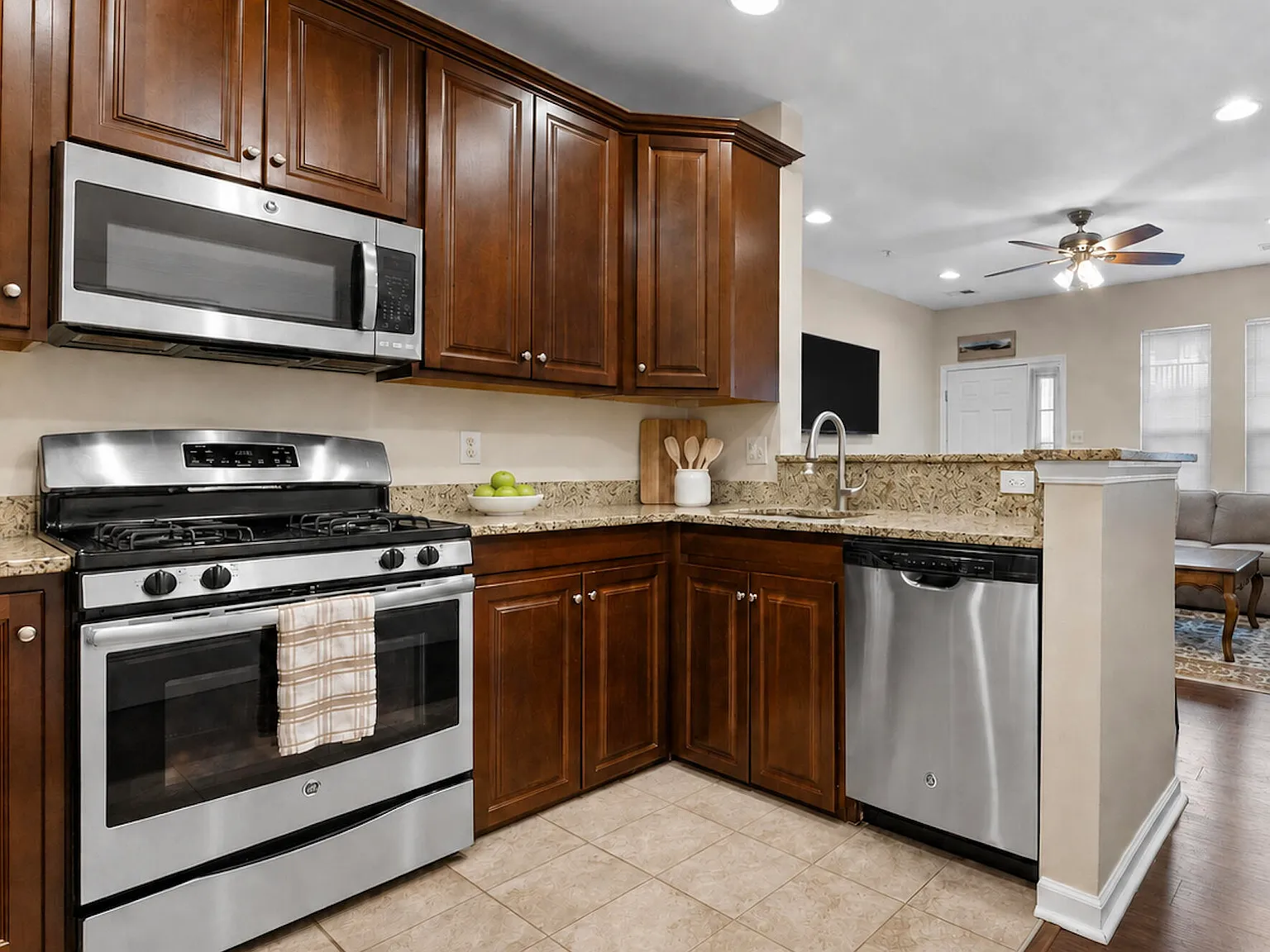 2 bed, 1140 sqft, $3,200 — Photo 4