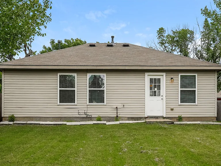 513 N Wood St — Photo 16