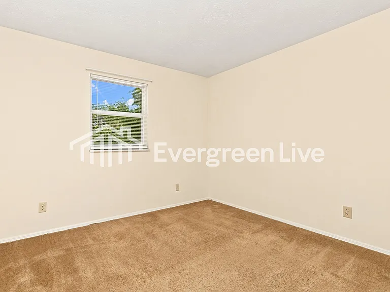 2433 Cross Village Dr — Photo 10