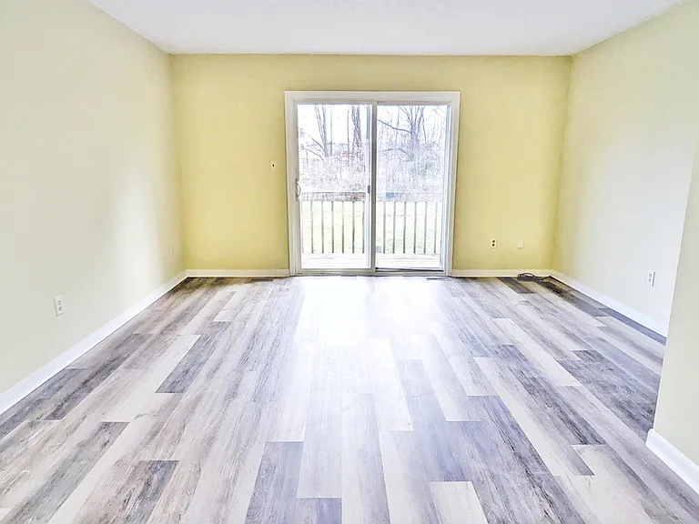 534 E Graham Pl — Photo 5