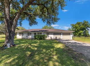 2602 Bootlegger Ln, Yoakum, TX 77995