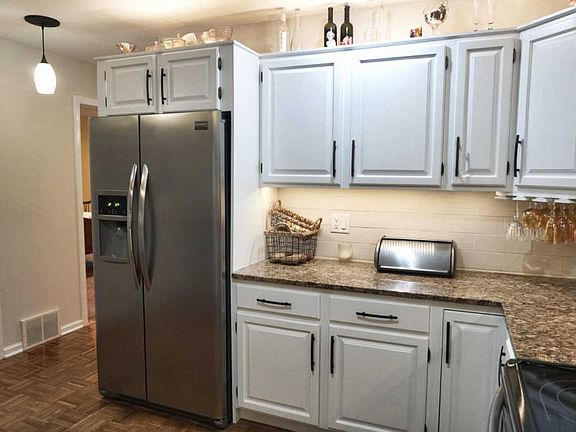 3rd image of 429 Harbor Lake Dr #10