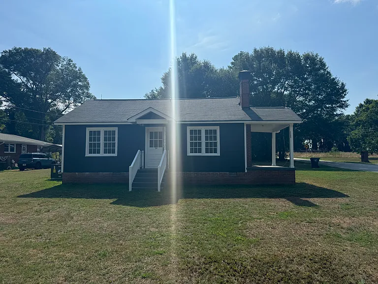 1166 N Cherokee Rd — Photo 2