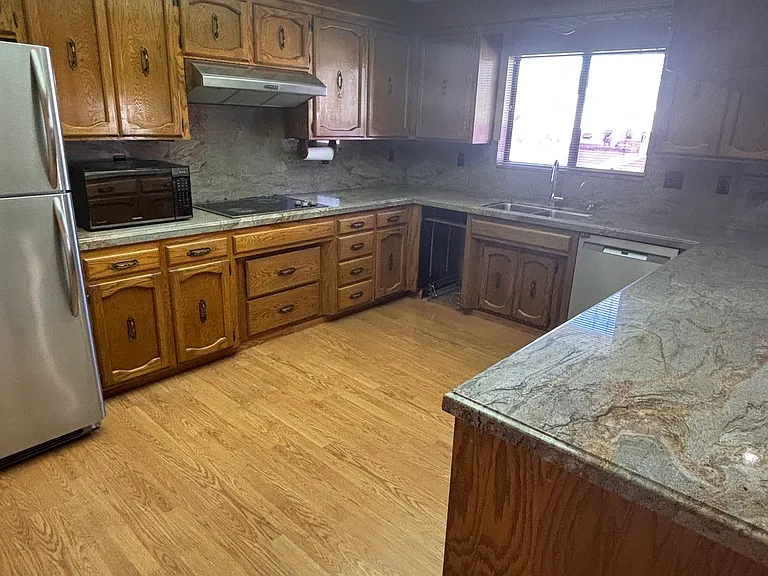 244 Pine St — Photo 8