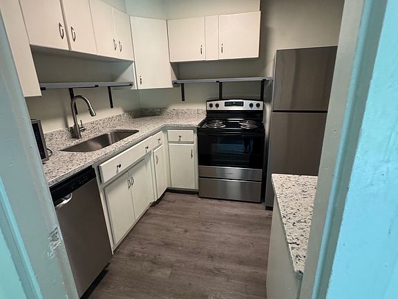 5th image of 1216 Gladstone Ave