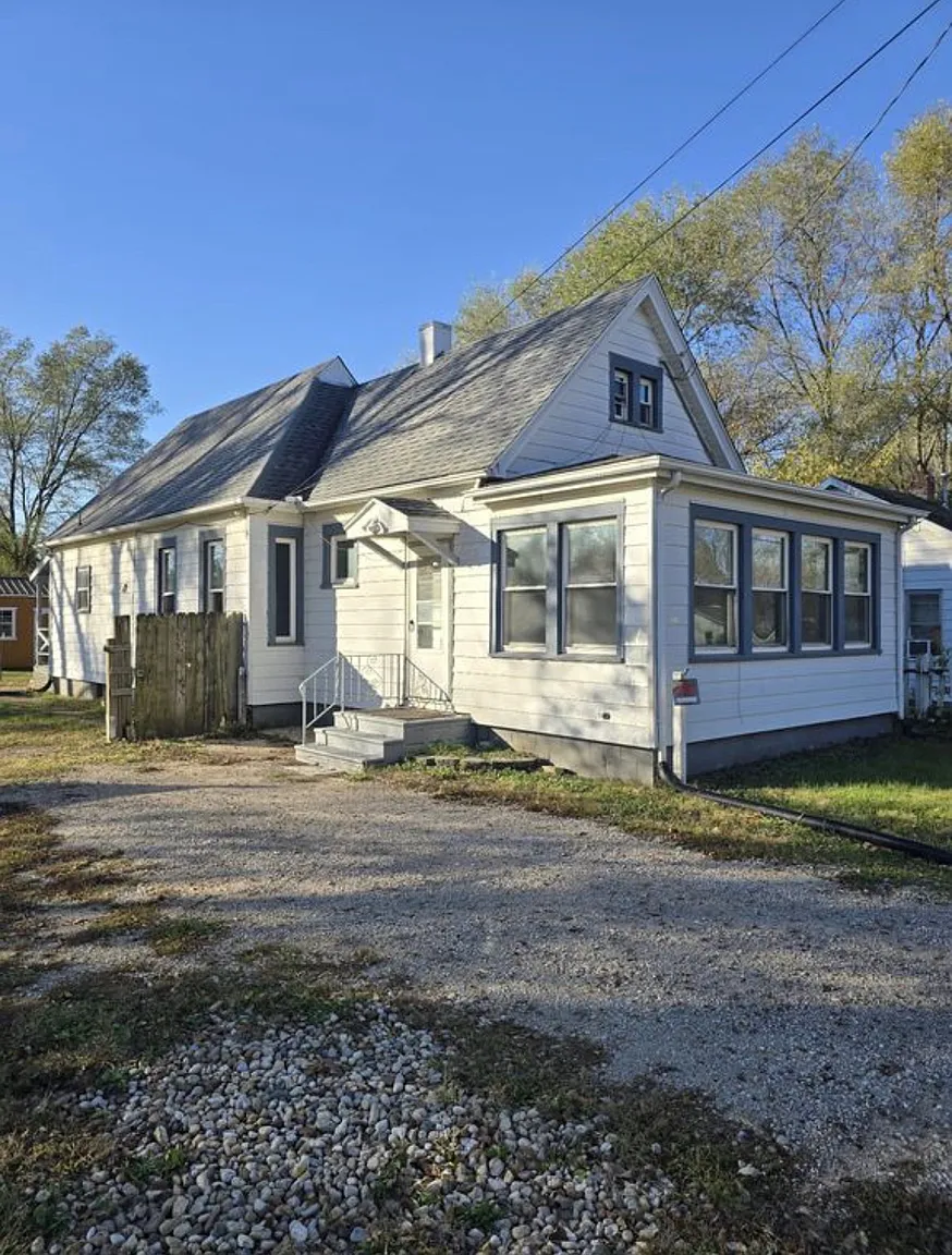 3210 W Augustana St photo 1