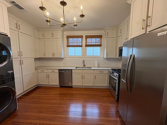 4th image of 216 Orion Ave