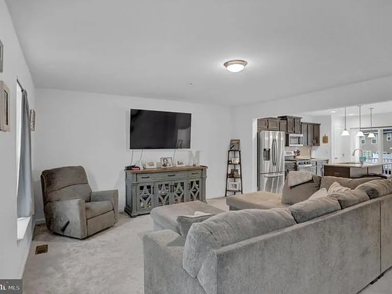 8153 Lenker Dr — Photo 8