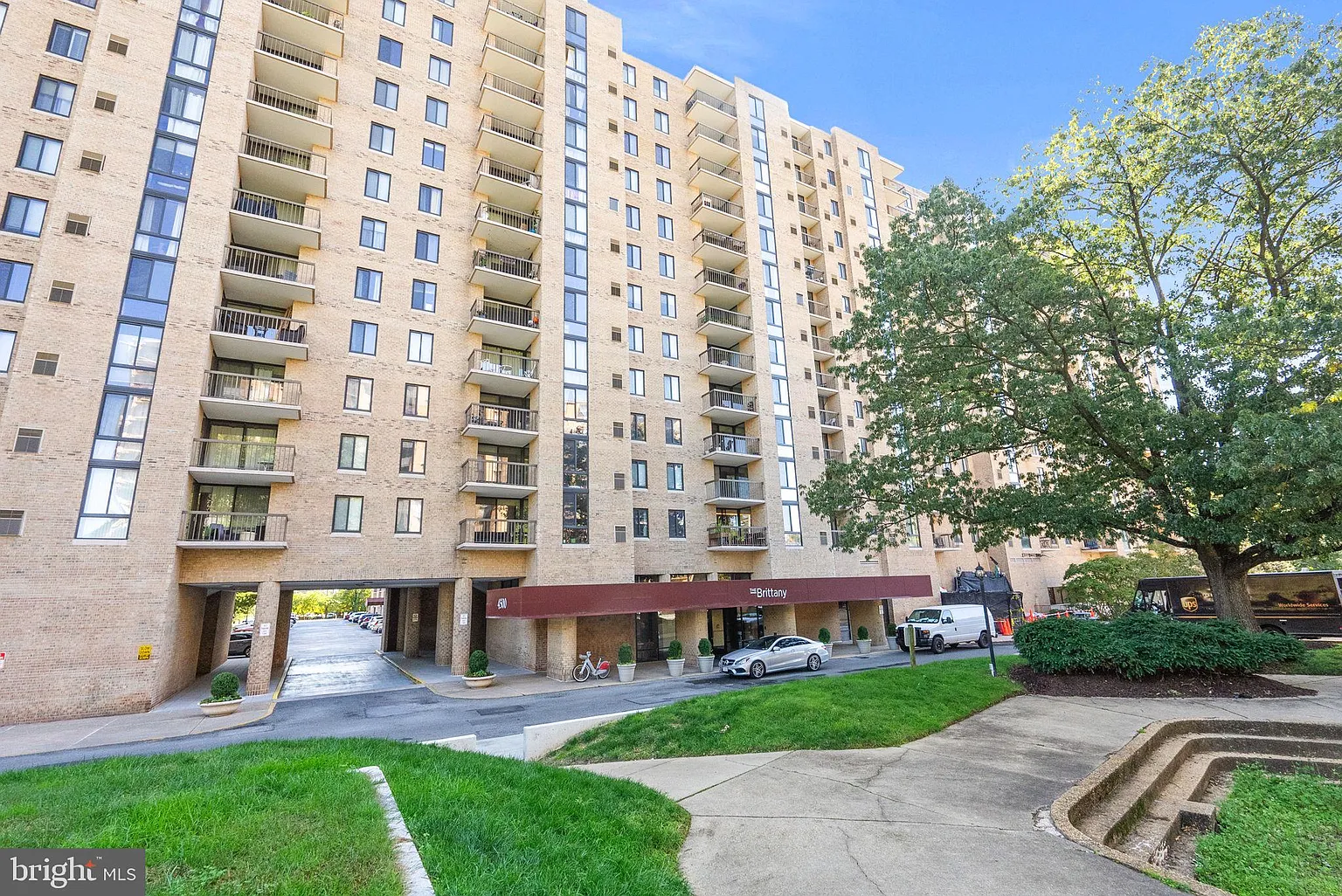 4500 S Four Mile Run Dr APT 625 photo 1