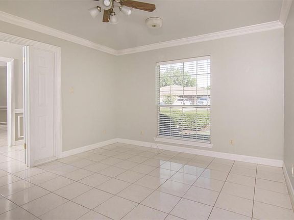 5th image of 2320 Country Club Dr
