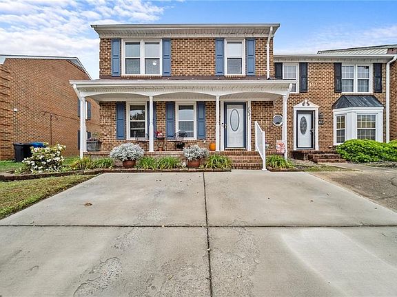 Multiple driveway spaces and street parking 