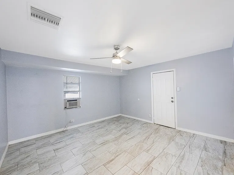 433 Delmar Ter S #10 — Photo 1