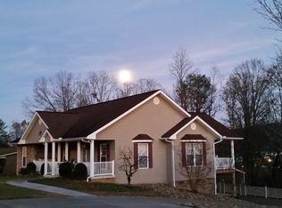 438 Sequoyah Dr, Newport, TN 37821