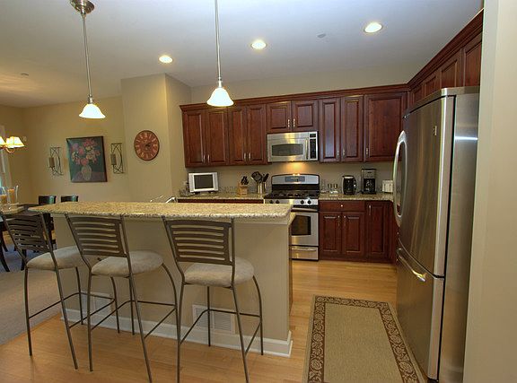 5th image of 1920 Lynn Cir