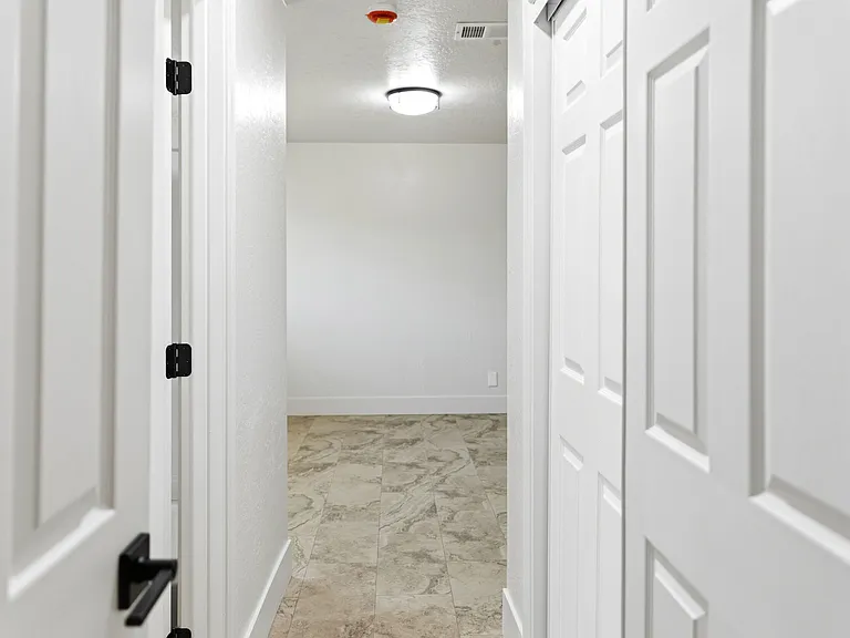 627 S Chinowth St — Photo 7