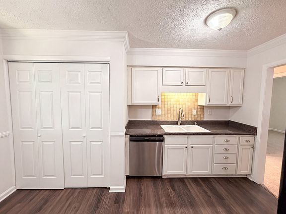 2nd image of 206 Diana Dr