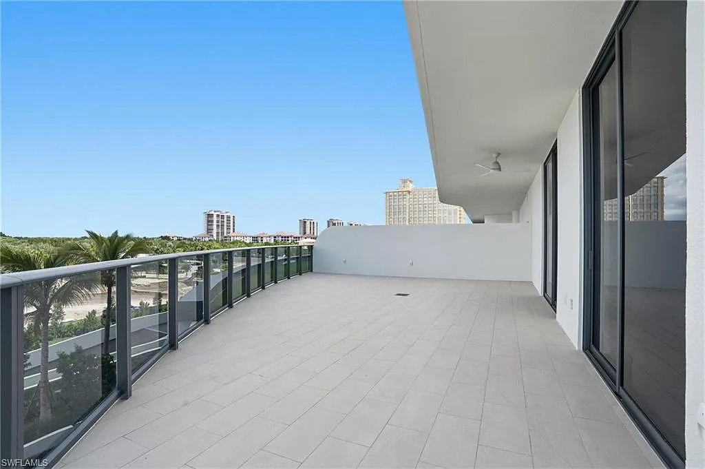 4 bed, 4.5 bath, 3885 sqft, $45,000 — Photo 4