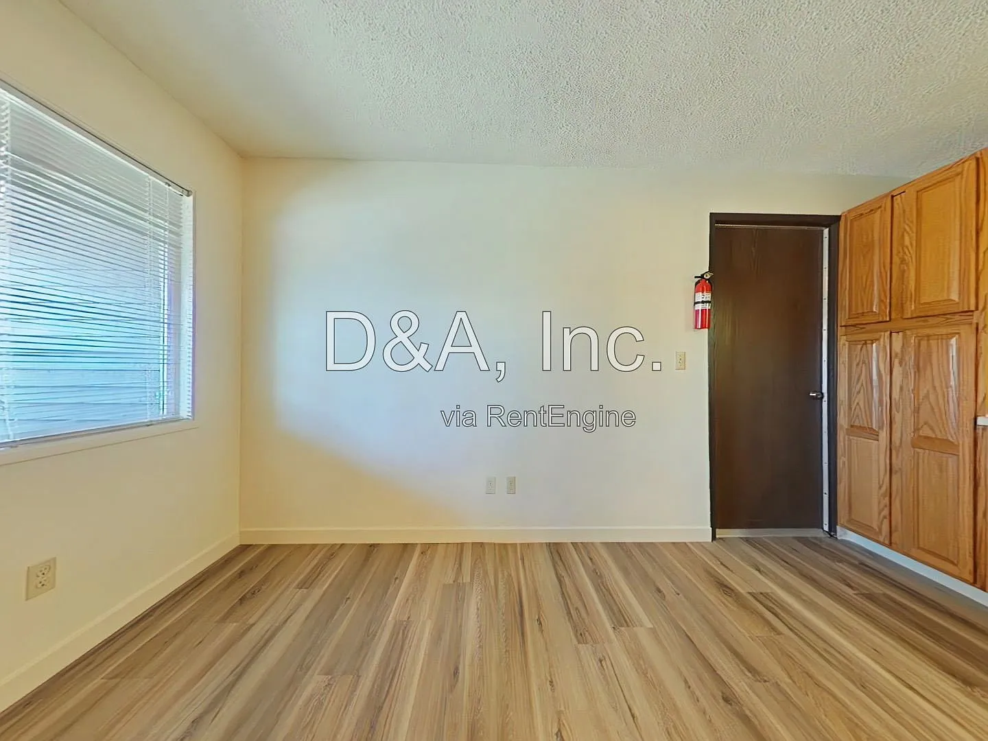 1 bed, 1.0 bath, 450 sqft, $895 — Photo 2