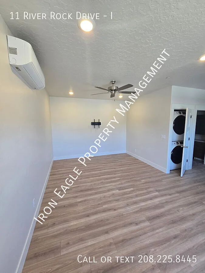 2 bed, 2.0 bath, 895 sqft, $1,595 — Photo 3