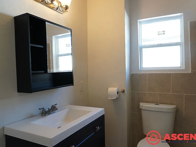 1007 Castaic Ave — Photo 8