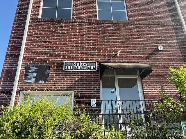1 bed, 1.0 bath, $1,650 — Photo 2