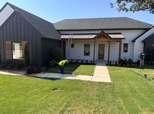 316 Old Creek Rd, Edmond, OK 73034