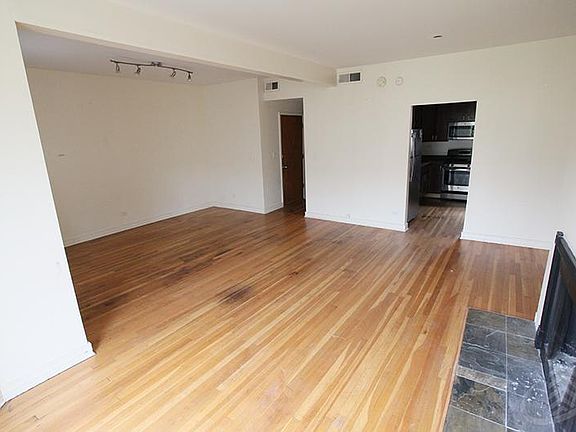 5th image of 920 W Belle Plaine Ave #Three_west