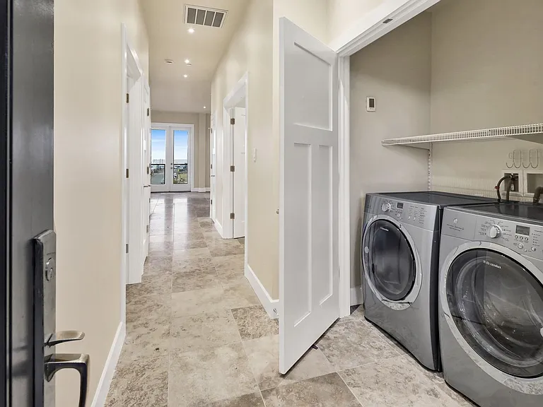 1203 W Holly St — Photo 31