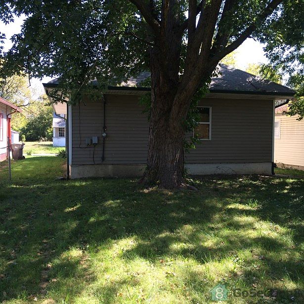 2nd image of 2262 N Parker Ave