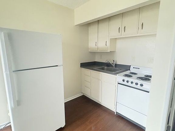 5th image of 7350 Pickering Ave APT 17