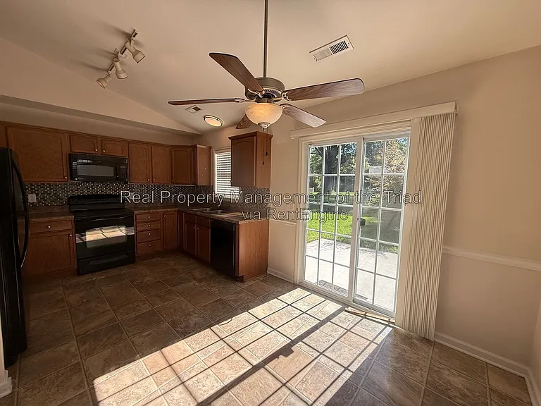 5817 Huckleberry Ct — Photo 4