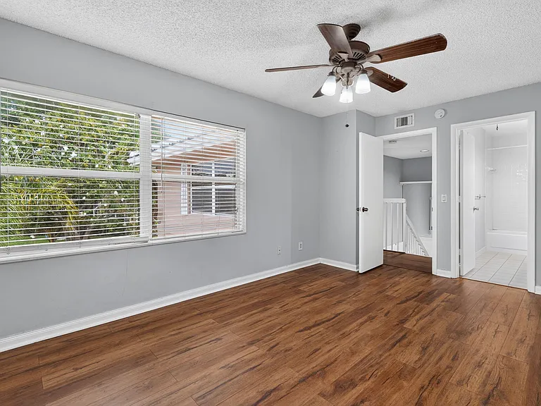 1908 Hartford Ct — Photo 18