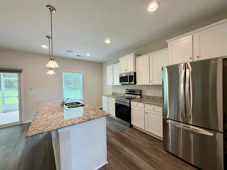2370 Alden Dr — Photo 5