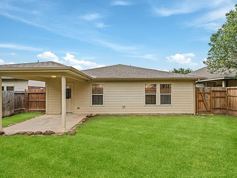 22327 Albee Dr — Photo 26