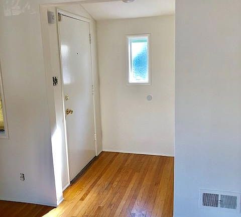 4th image of 2773 Lakewood Ave