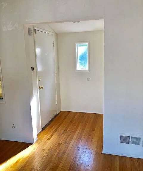 2773 Lakewood Ave — Photo 4