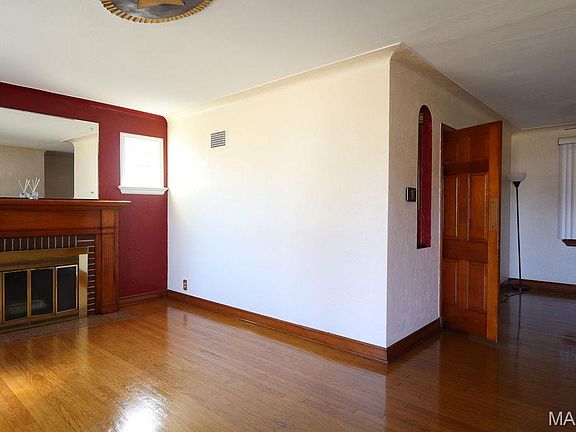 4th image of 2044 Hildred Ave