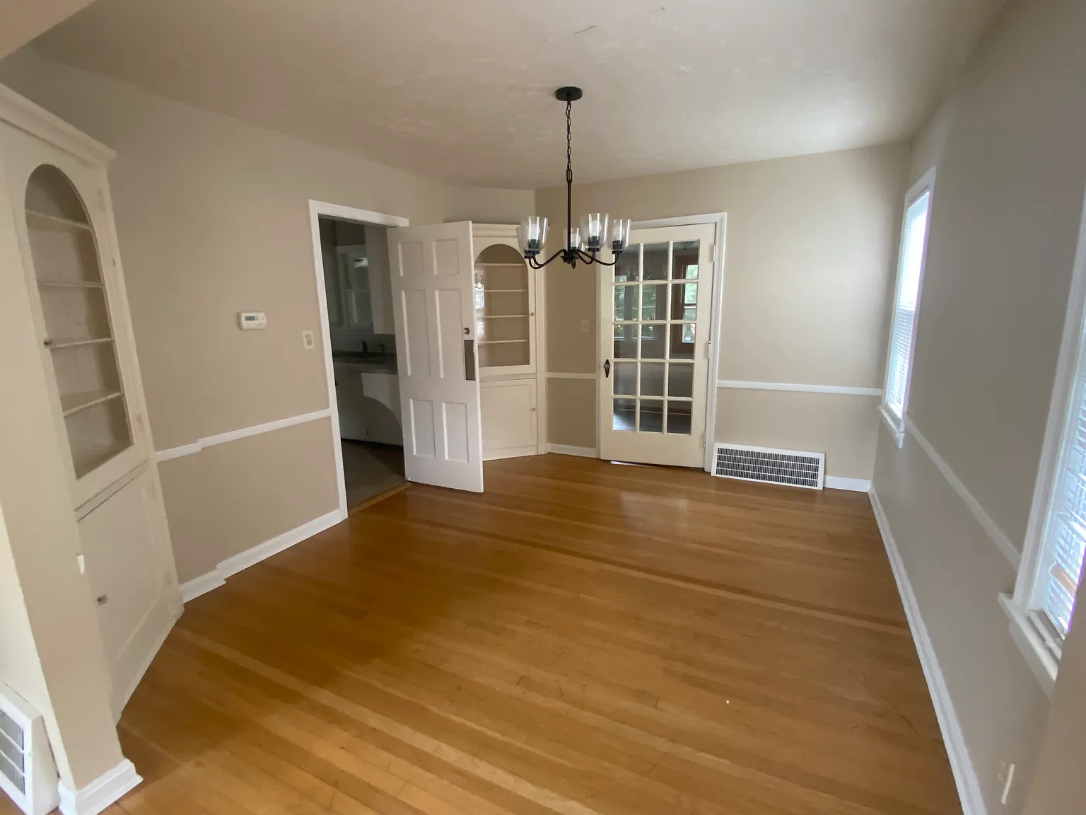 4218 Silsby Rd — Photo 2