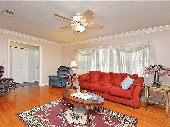 2nd image of 2145 Holly Leaf Ln