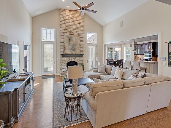 3rd image of 1719 Tall Pine Way