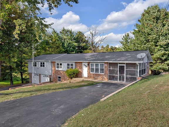 3rd image of 310 Magnolia Ct